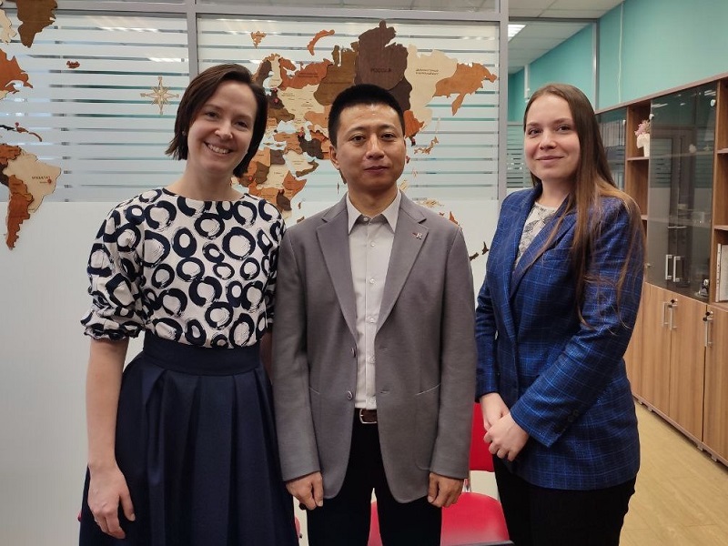 The Director of Mingyang Weilai, a Beijing-based Educational Technology Company, visited NSUEM